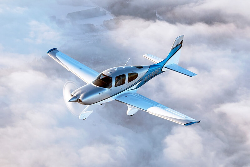 Cirrus sr-22 Light Single Piston Engine Propeller Plane